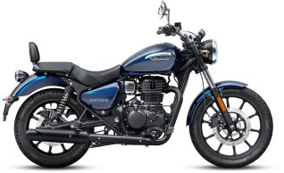 白い背景に青色のロイヤルエンフィールド メテオ