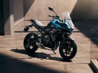 青と黒のTriumph Tiger Sport 660