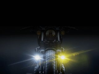 バイクのフロントビューとフォグランプ