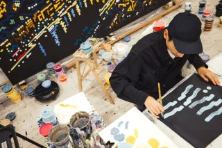 YOON HYUP氏の制作風景