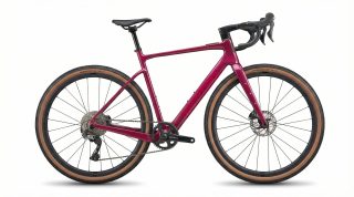 マゼンタ色のグラベルロードバイク