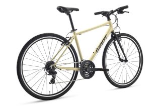 ベージュのクロスバイク全体像