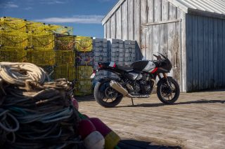 トライアンフ スラクストンRS