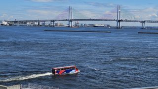横浜ベイブリッジとスカイダック
