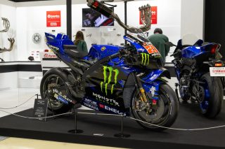 ヤマハYZR-M1 MotoGPレーシングバイク