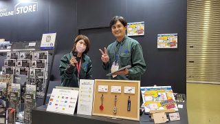 PLOT ONLINE STOREのブースとスタッフ