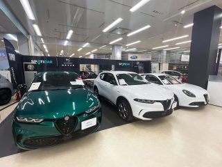 SPOTiCARショールーム、アルファロメオなど