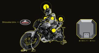 ライダーとバイクに装着されたセンサーのイメージ