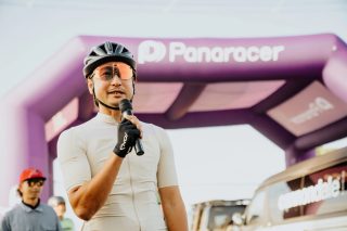 イベントでマイクを持つ別府史之氏