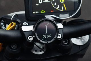 ビーライン モト2 アニバーサリーエディションの取り付け例