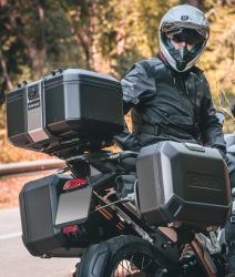 SHAD製品を装着したライダー