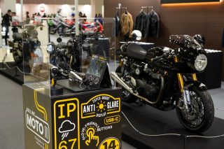 TRIUMPHとBEELINE MOTOナビゲーション