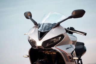 Daytona 660 フロント