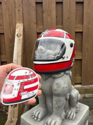 SHOEIヘルメットと狛犬、ステッカー