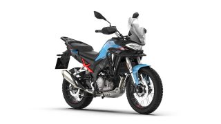 水色のアドベンチャーバイク