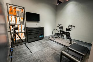 プロフェッショナルなバイクフィッティングルーム