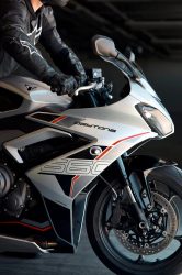 ライダーが乗るDaytona 660