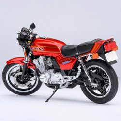 赤いホンダCB750-Fのオートバイの画像