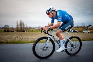 新型ロードバイク