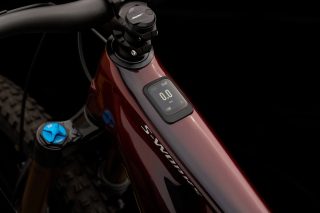 電動マウンテンバイクのトップチューブとハンドル周り