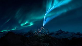 オーロラとマウンテンバイク