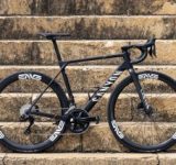 キャニオンから日本限定モデルが登場！超軽量オールラウンド『アルティメット CFR ENVEエディション』で最高のライド体験を！