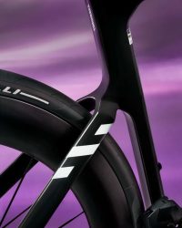 ロードバイクの後輪とフレーム