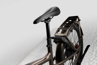 自転車後部のサドルとリアラック