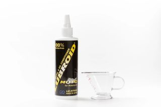 LUBROID MOTO for Motorcycle LE-H7000と計量カップ