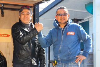 開発パートナーの握手