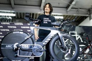 古谷純平選手とCANYONバイク