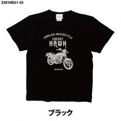 黒色のTシャツに、ホンダのクラシックバイク「CB250T HAWK」のイラストが白色でプリントされています。上部には「TIMELESS MOTORCYCLE」の文字もデザインされた、シンプルながらも個性的なアパレル商品です。