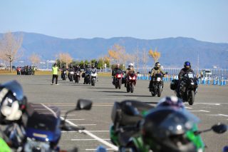 多くのライダーが集まる様子