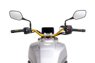 バイクのフロント部分とハンドル