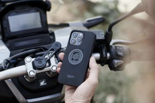 バイクに装着されたSP Connect