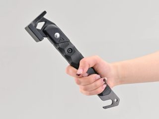 手に持ったiペグハンマー NAGURI