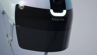 CANYONブランドのスマートヘルメットの背面クローズアップ