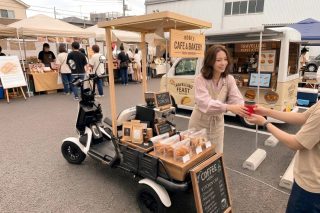 移動カフェとして活用されるブレイズ イーカーゴ