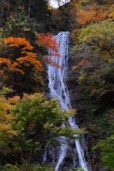 美しい丸神の滝
