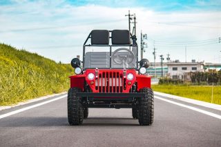 赤い小型のオープンカー