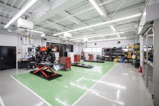 バイク整備工場
