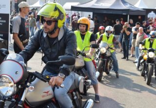 イベントに集まるライダーたち