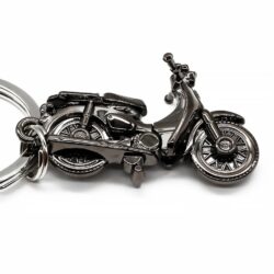クラシックなバイクを模したガンメタルカラーの金属製キーホルダー