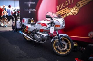 クラシックバイクの展示