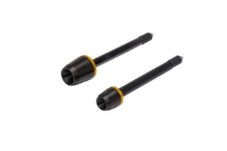 白背景に置かれた、先端が尖った黒い円筒形の部品が2つ写っています。それぞれの部品には金色のリングがあしらわれています。