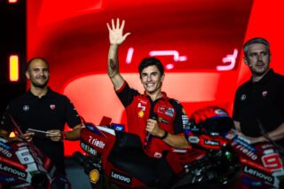 マルク・マルケス選手とレーシングバイク