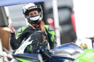 女性ライダーの笑顔