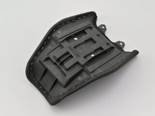 DAYTONAロゴ入りのシート裏側