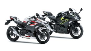 Ninja 250とNinja 400が並ぶ様子