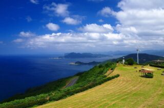 海と空が広がる展望台